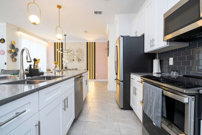 Building Photo - 4383 Scene Ln