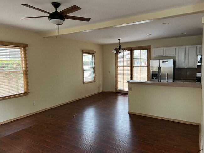 Building Photo - Spacious 3 Bedroom Home