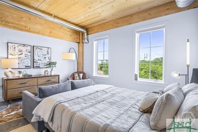 Building Photo - 111 Ann St