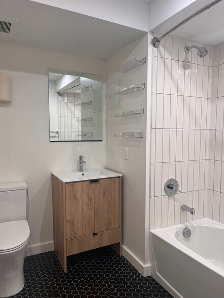 Building Photo - 329 Pacific Ave