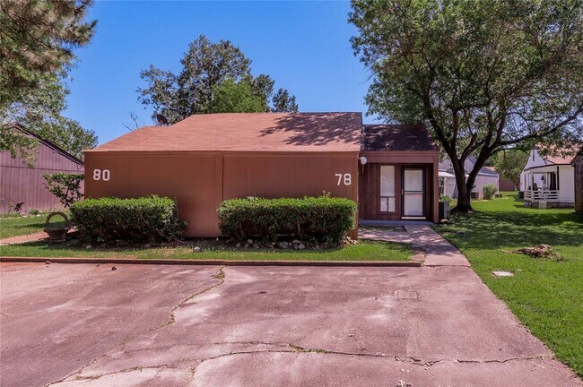 Building Photo - 78 Westwood Dr W