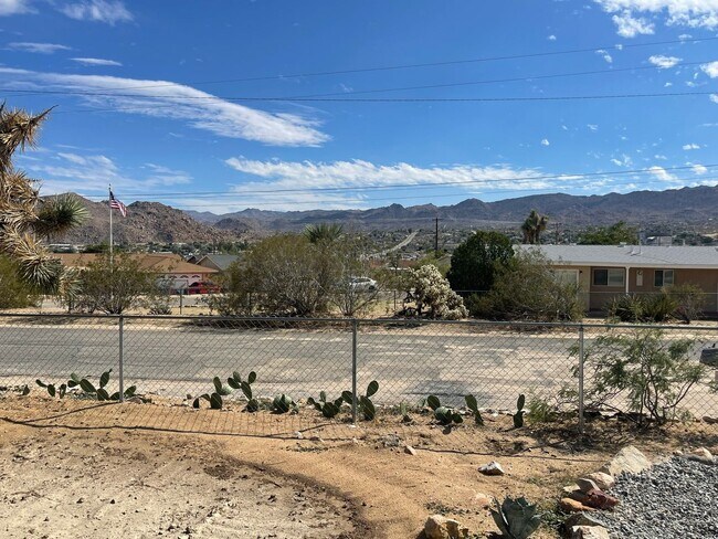 Building Photo - 61736 Terrace Dr
