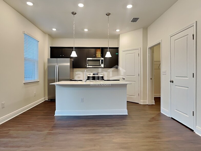 Building Photo - 27430 St Andrews Ave