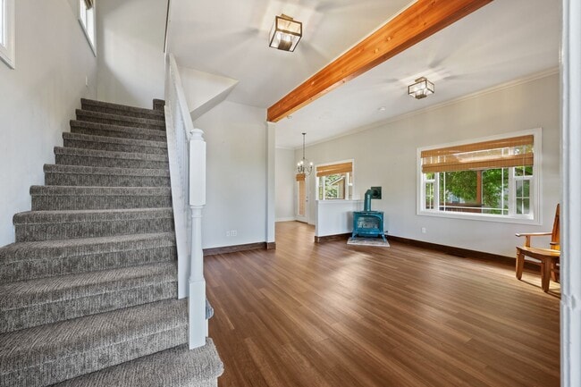 Building Photo - Reduced price! 2720 Sq. Ft. Character Home...