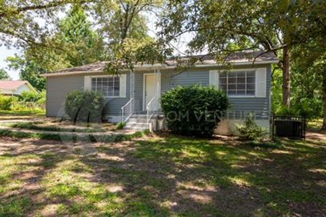 Building Photo - Flexible 3BR/2BA or 2BR + Den Home