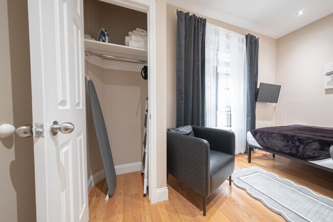 Building Photo - 5 W 101st St