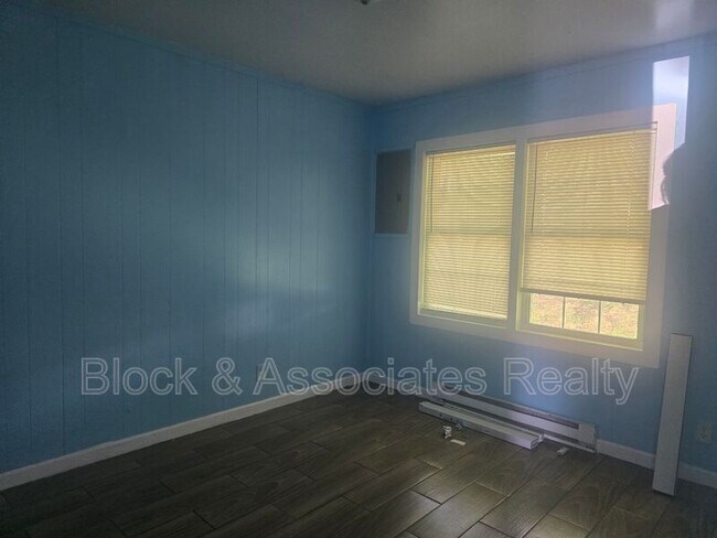 Building Photo - 140 Kenilworth Dr