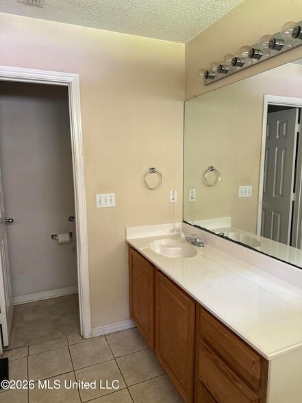Building Photo - 11278 River Bend Dr