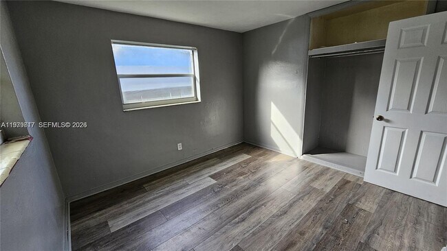 Building Photo - 374 NW 31st Ave