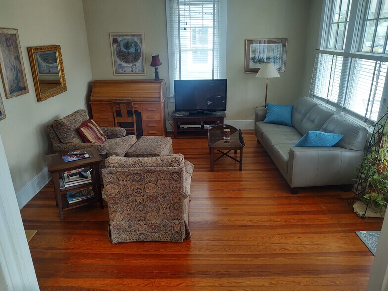 Building Photo - 1427 Stovall St