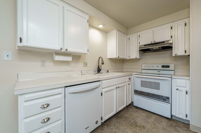 Building Photo - Updated 1 Bed / 1 Bath Upper-Level Condo with Balcony, Garage & A/C — Gated Community!