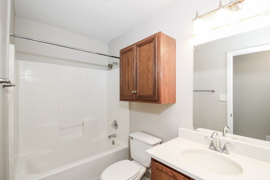 Building Photo - 825 Cruise St