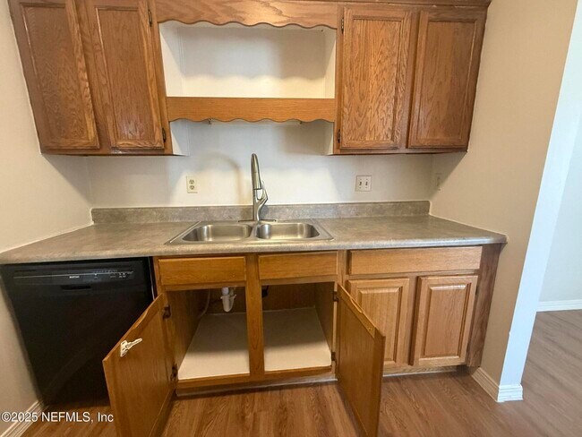 Building Photo - 459 Bentwood Ln