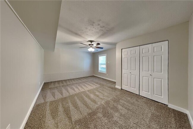 Building Photo - 3929 Lookout Point Dr
