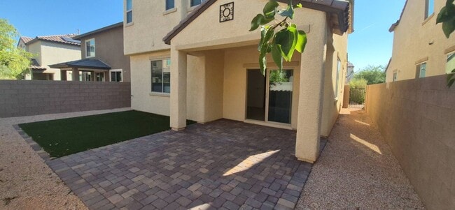 Building Photo - Gorgeous one story 4 bedroom 2 Bathroom Ho...