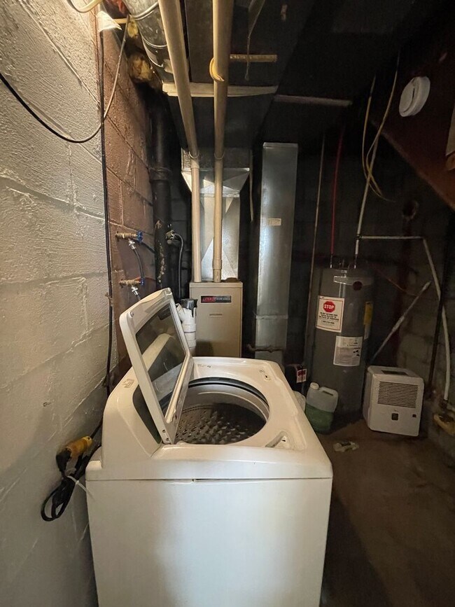 Building Photo - 402 N 6th Ave