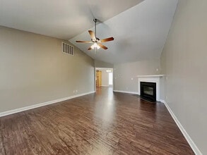 Building Photo - 1518 Hawkcrest Ln