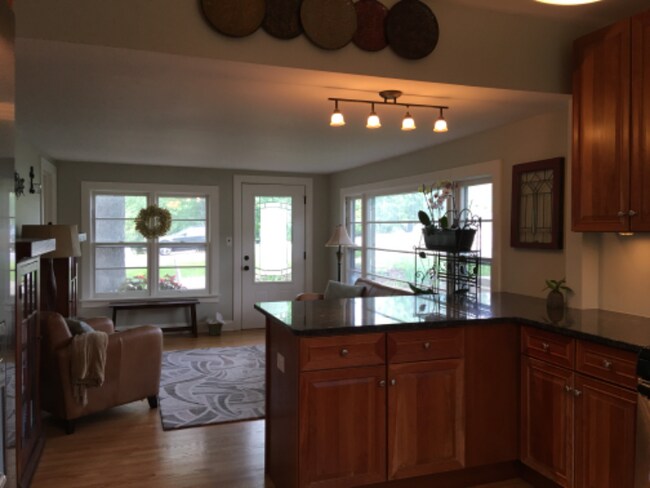 Building Photo - 634 E 5th Ave