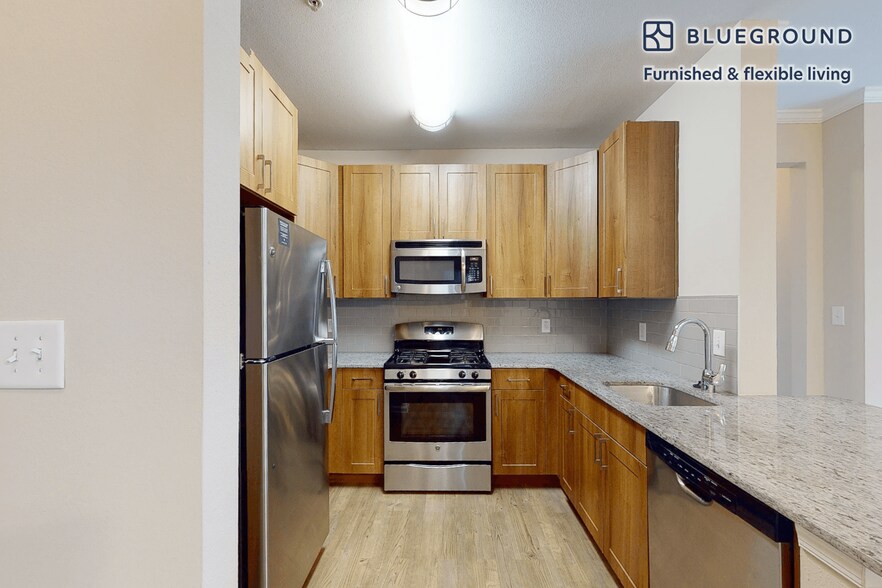 Building Photo - 2350 26th Ct S