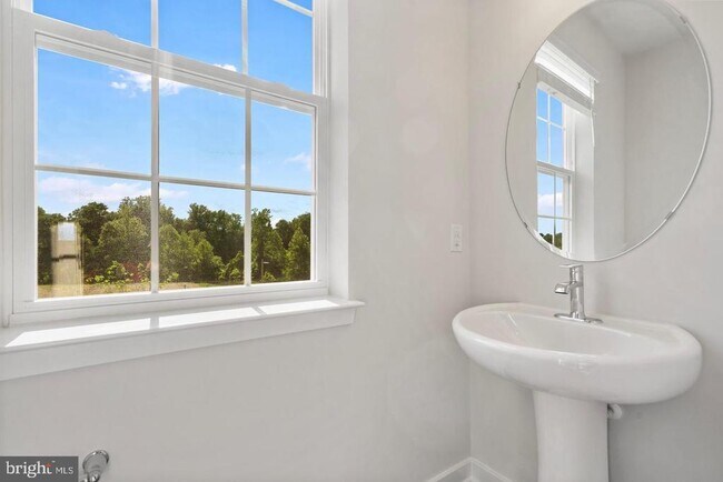 Building Photo - 16502 Green Glade Dr