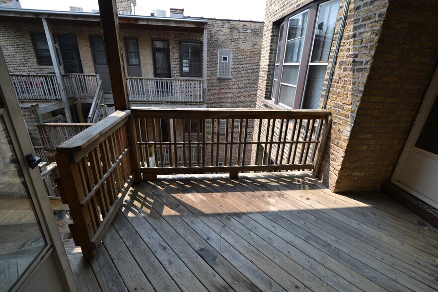 Building Photo - 3767 N Lakewood Ave