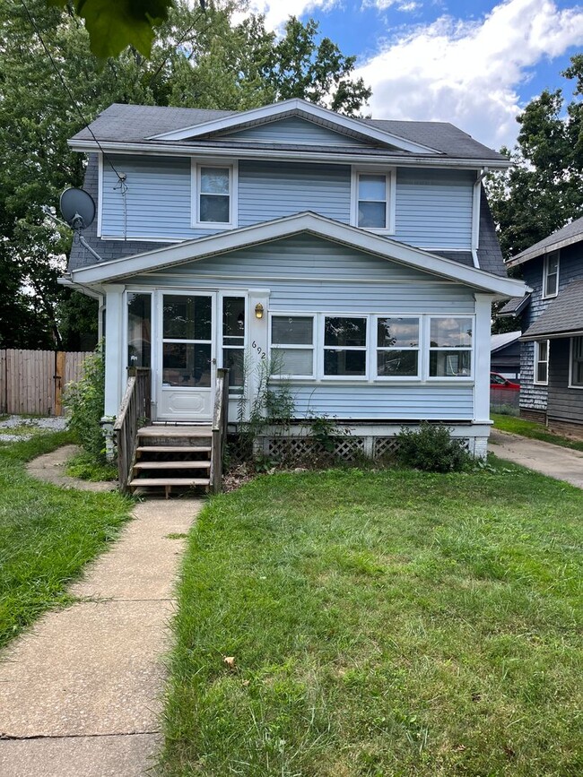 Primary Photo - 3 Bedrooms & 1 Bathroom near Buchtel HS