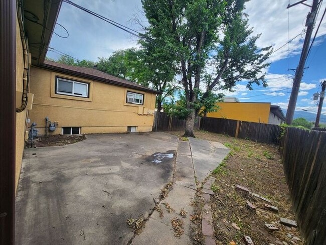Building Photo - Stylish 2BR w/ LVP Flooring & Fenced Yard on Filmore Street! | Includes Utilities | Move-In Speci...