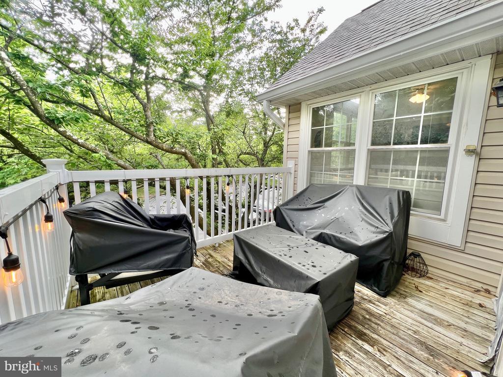 Building Photo - 913 Hillside Lake Ter