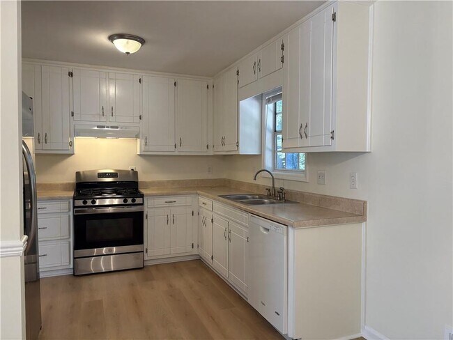 Building Photo - 1045 Coker Cir NW