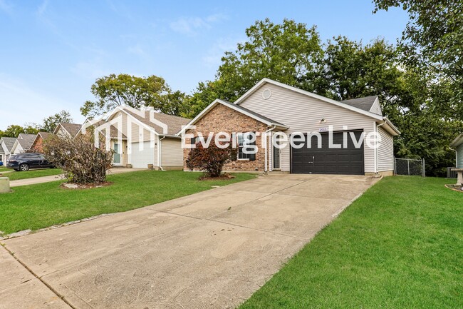 Building Photo - 2013 Monarch Dr