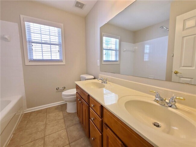 Building Photo - 7662 Forest Glen Way
