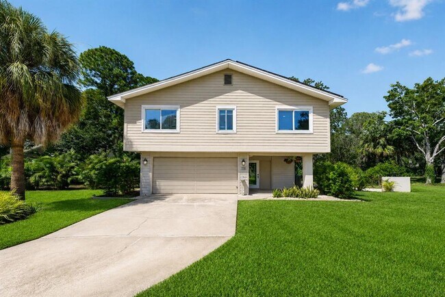 Building Photo - 1300 Pleasant Way S