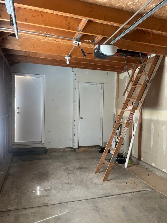 Building Photo - 2723 Preston Ct