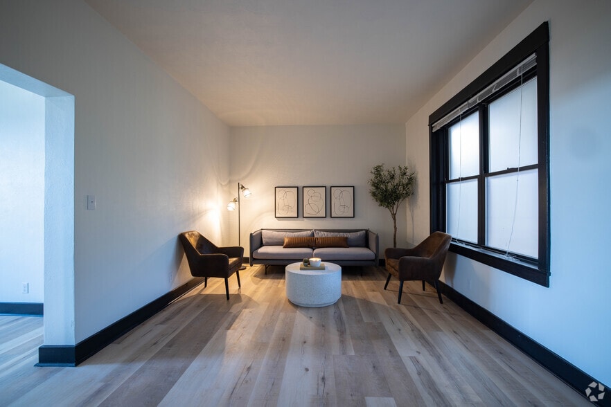 2BR, 1BA - 950SF - Vue at 7th