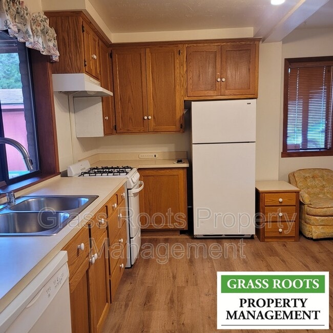 Building Photo - 15772 Sunnyvale Ln