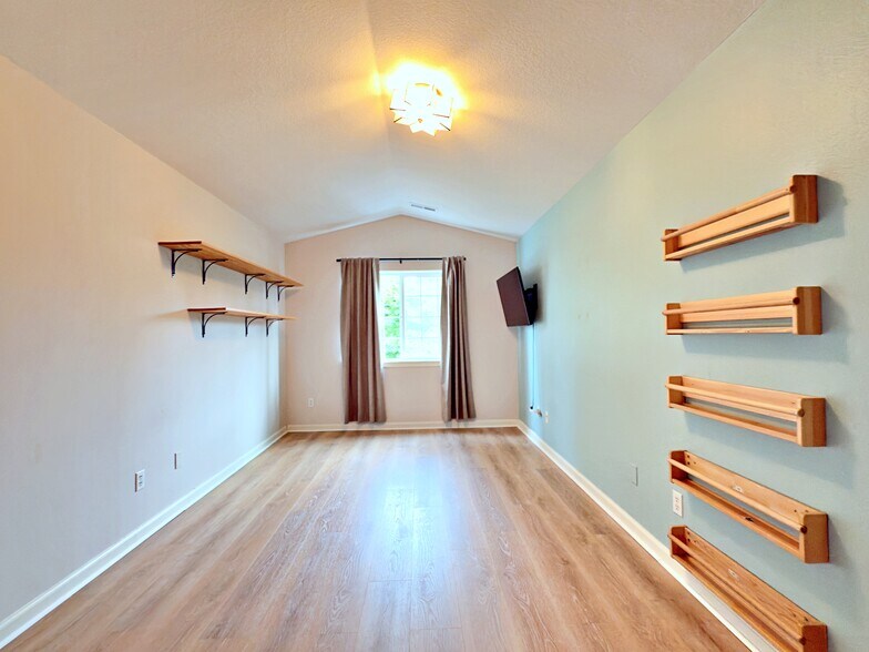 Building Photo - 411 SE 52nd Ave