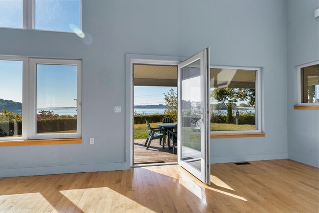 Building Photo - 1 Shoreline Dr