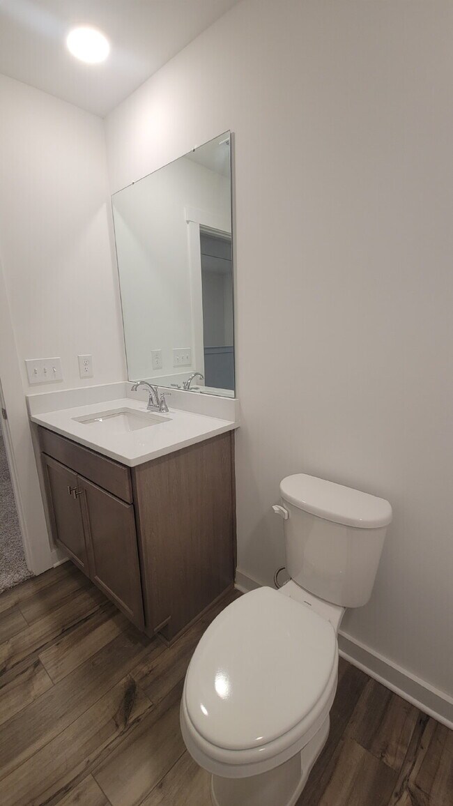 Building Photo - 7580 Discovery Pt Dr NW