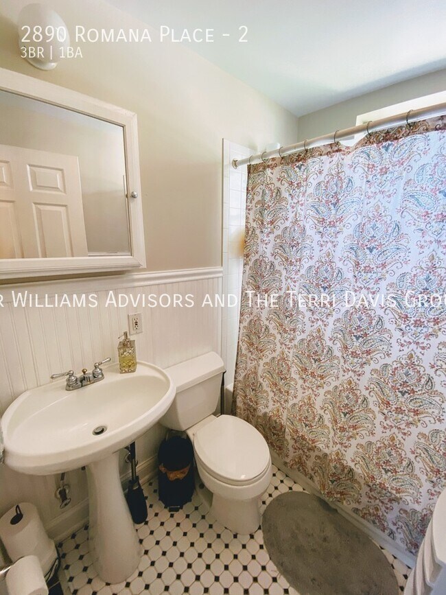 Building Photo - 2890 Romana Pl