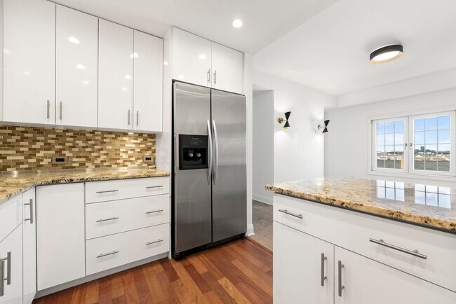 Building Photo - 200 Shearwater Ct W