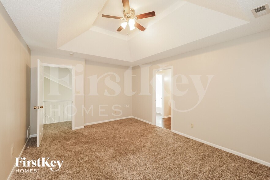 Building Photo - 16110 Spring Valley Rd