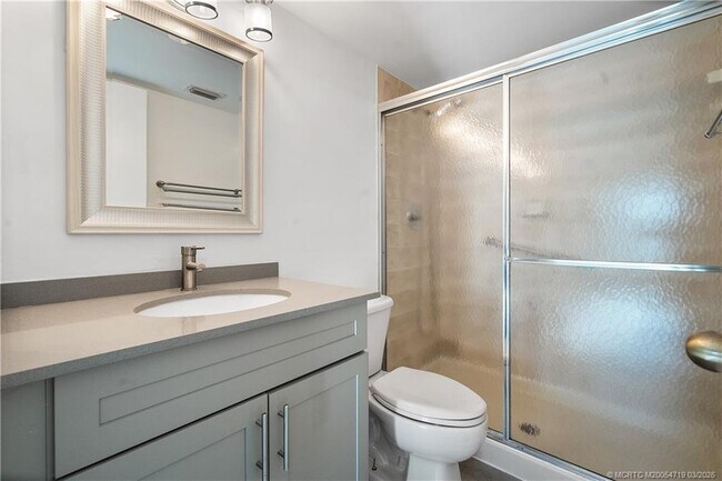 Building Photo - 1935 SW Silver Pine Way