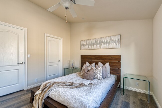 Building Photo - Remodeled 3 Bed/2 Bath National City