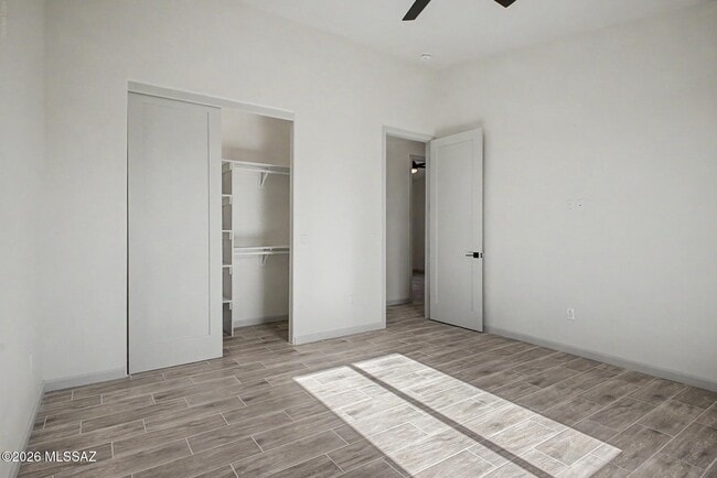 Building Photo - 827 E 33rd St