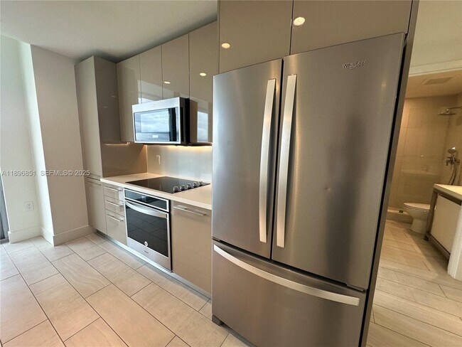 Building Photo - 2000 Metropica Wy