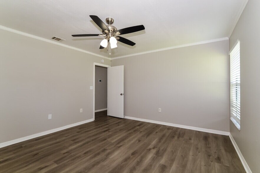 Building Photo - 518 Carlsbad Dr