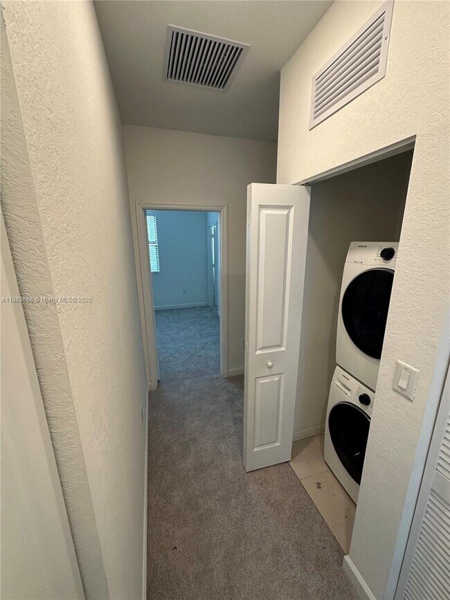 Building Photo - Northeast 3rd Place, North Miami Beach, FL 33179 - 3 BR 3 BA townhouse