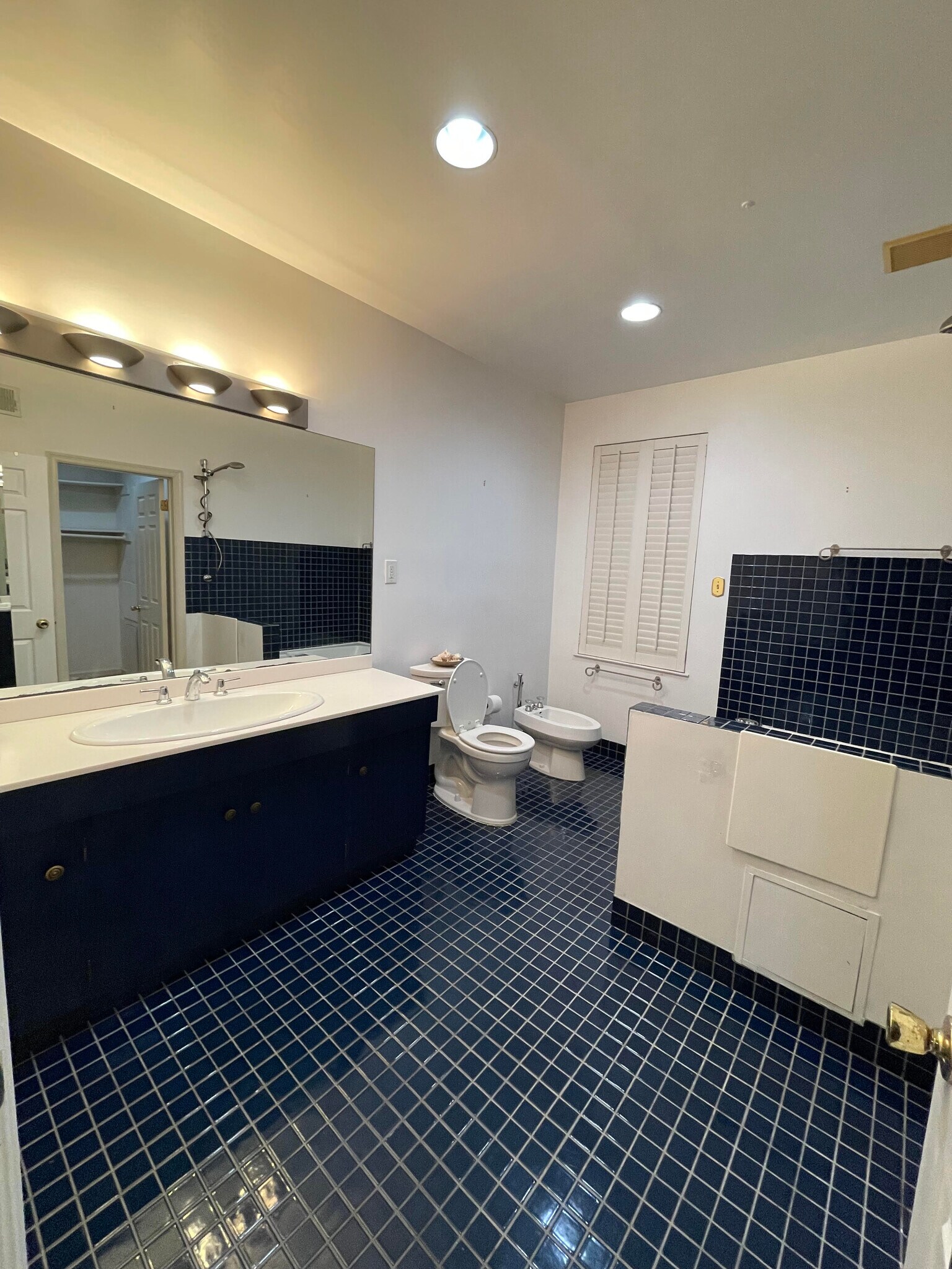 Primary Bathroom (A) - 1914 5th St NW