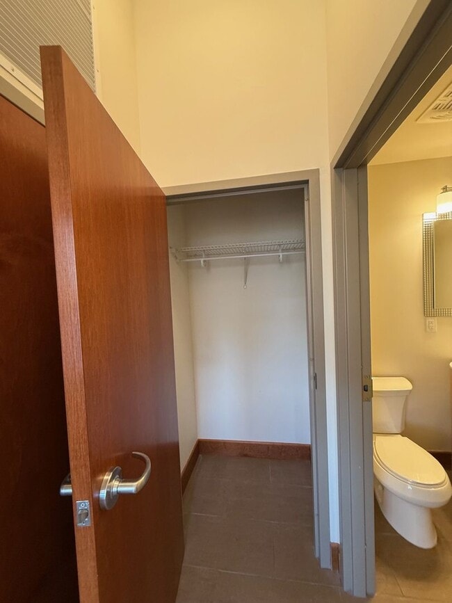 Building Photo - Blue Earth One Bedroom For Lease