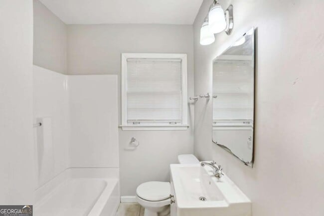 Building Photo - 1840 Camellia Dr